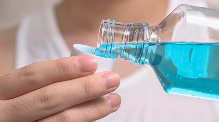 When to use Mouthwashes: Before or after brushing?