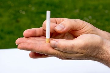 Bleeding Gum Disease: Why Smokers Need to Be Conscious of This!