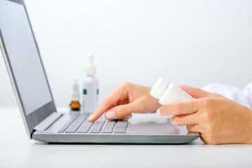 Buying Medicines From Online Pharmacies: Guide For First-Timers