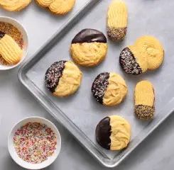 making Italian Butter cookies: Sprinkling - Healthsoothe
