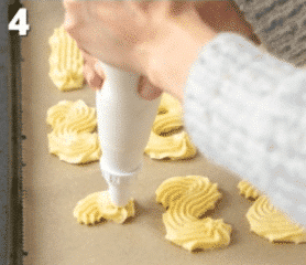 making Italian Butter cookies: piping - Healthsoothe