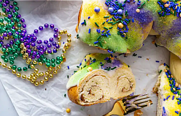 making king cake: Decoratig your King cake for Mardi Gras - Healthsoothe