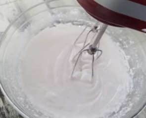 Making Royal Icing with egg whites - Healthsoothe