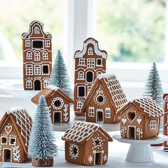mini gingerbread house: mini gingerbread village