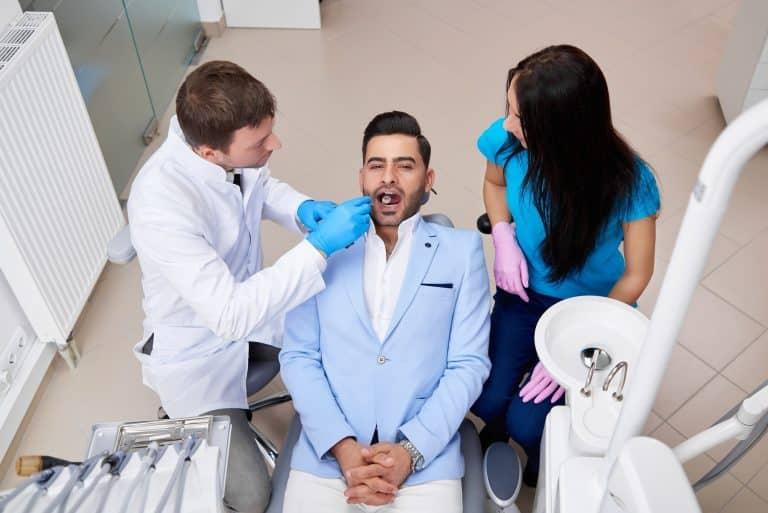 5 Reasons To See A Periodontist