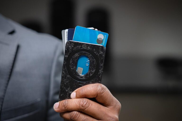 The Best Slim Wallets for Minimalists with Big Needs 1 download 1